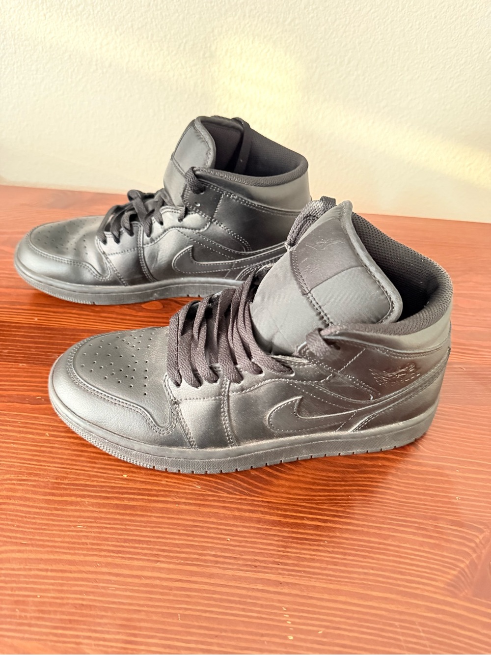 Nike Air Jordan 1 Mid Triple Black - Picture 3 of 7